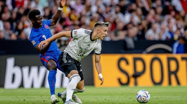 以人效为中 以人效为中